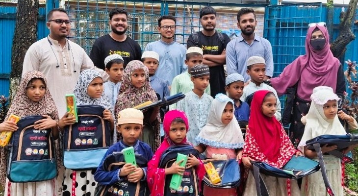 চবিতে ‘এক টাকায় শিক্ষা’র উদ্যোগে শিক্ষা উপকরণ বিতরণ